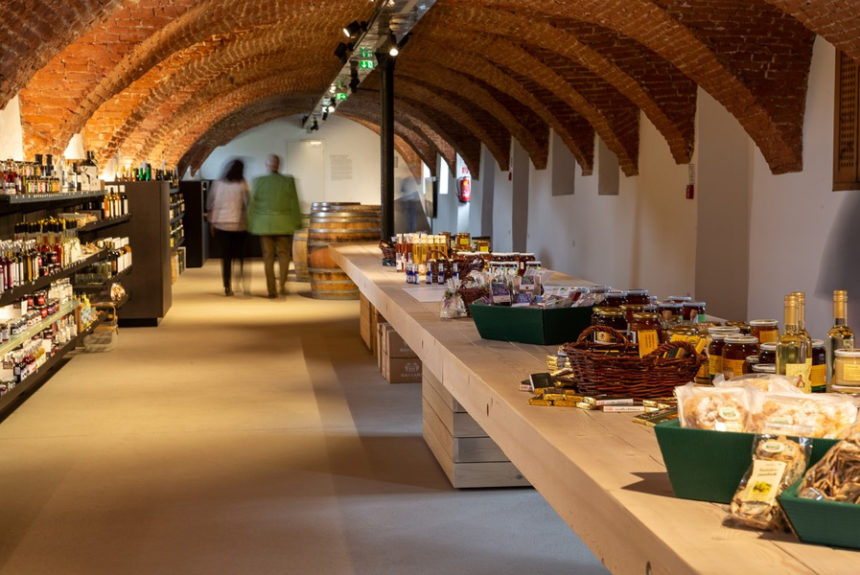 Tisch Genuss Shop & Vinothek