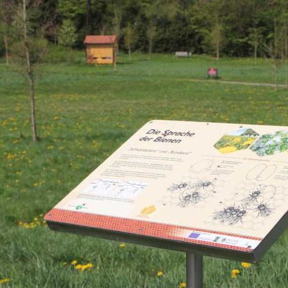 Grottenhof Bienenlehrpfad